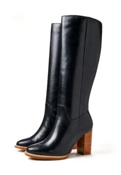 Lloyd -Lloyd 2ac884b16e7844879b71f294c6189272