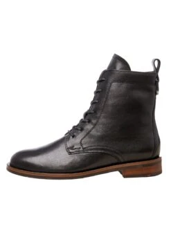 Lloyd -Lloyd e872ce45924145479252b84f78acfac0